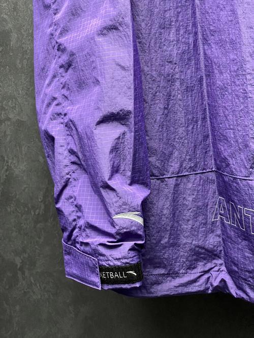 紫色运动夹克怎么搭配