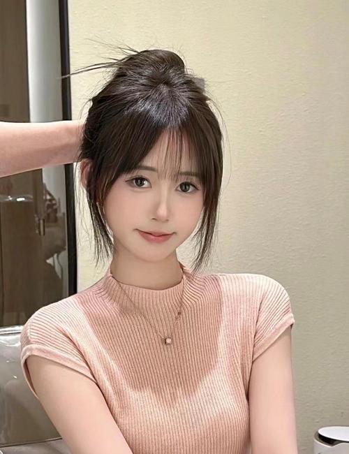 圆脸女生适合什么刘海