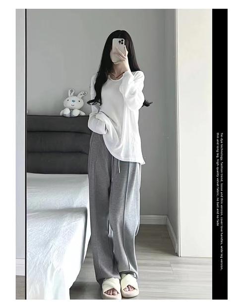 灰色休闲裤怎么搭配