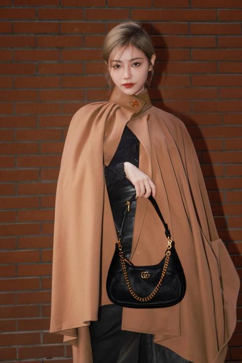 驼色斗篷怎么搭配图片