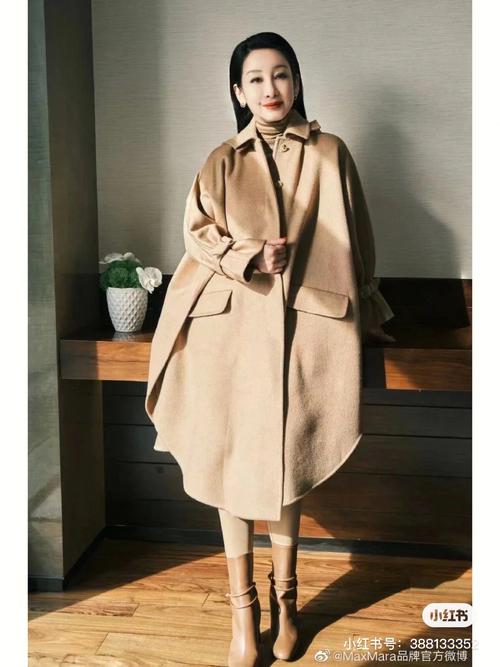 驼色斗篷怎么搭配图片