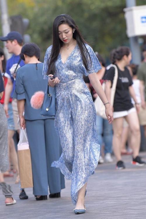 天蓝色鞋子怎么搭配女