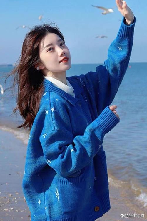 天蓝色鞋子怎么搭配女