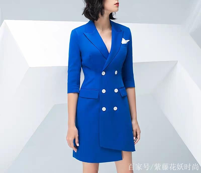 宝蓝色鞋子怎么搭配衣服图片