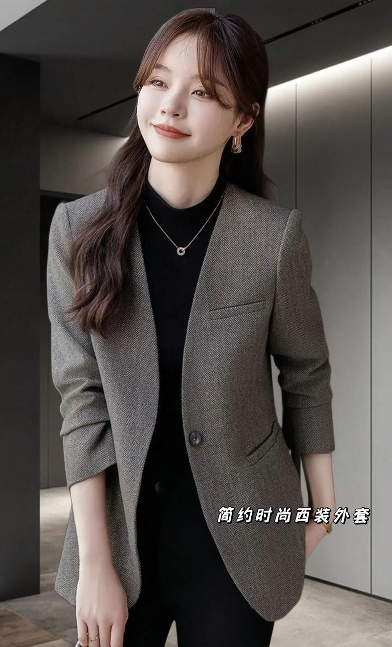 没有领子外套怎么搭配里面的衣服