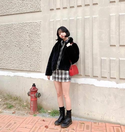 段纱裙怎么搭配打底裤