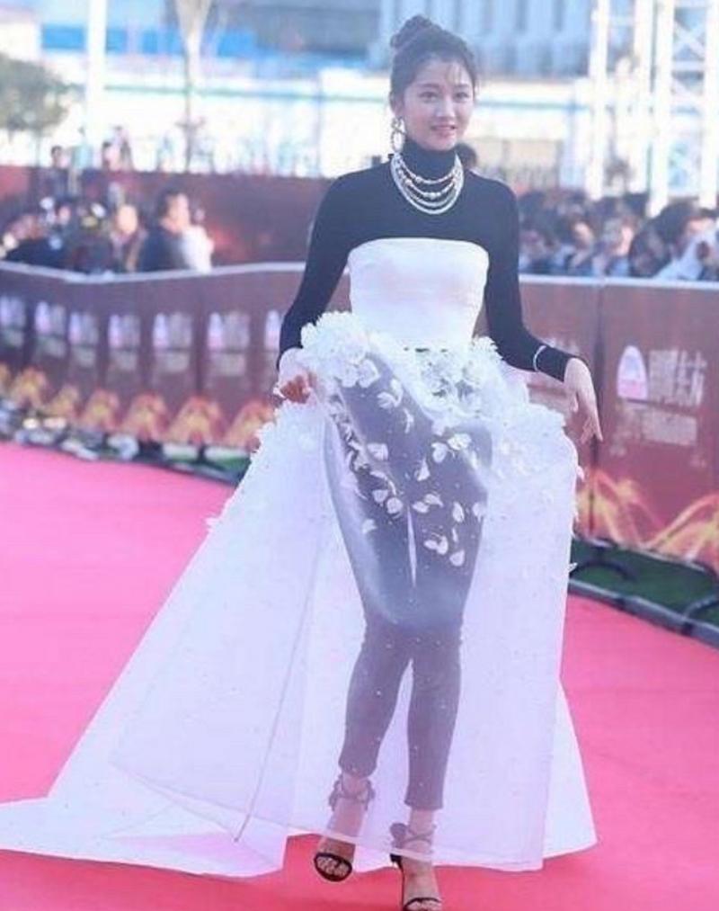 段纱裙怎么搭配打底裤