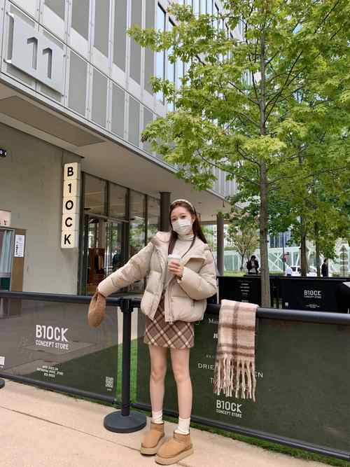 毛呢包臀短裙怎么搭配