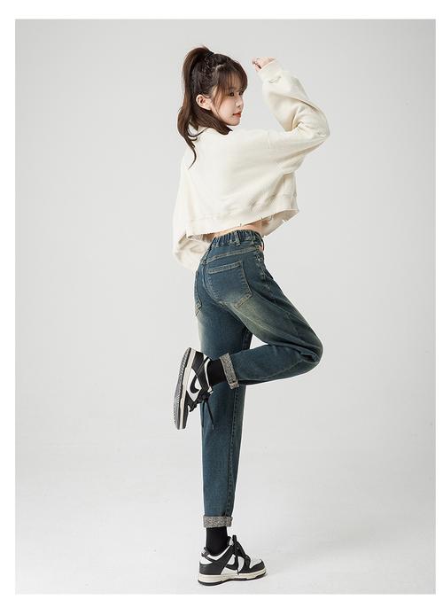 牛仔垮裤怎么搭配