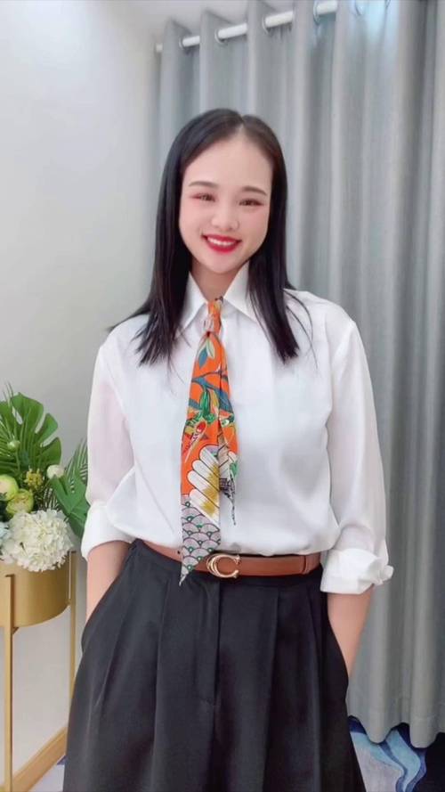 白色纱巾怎么搭配