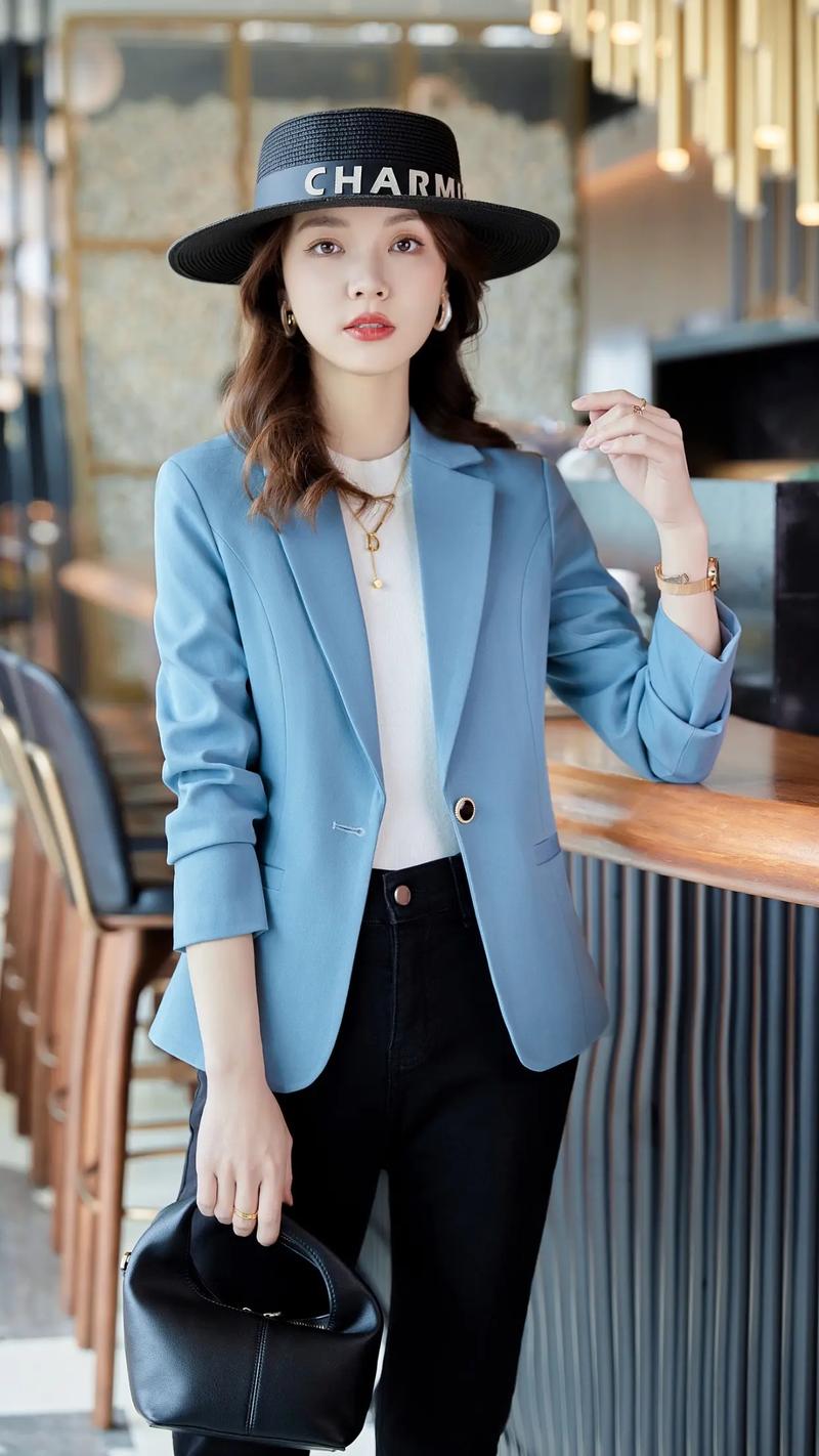 小西装怎么搭配裤子