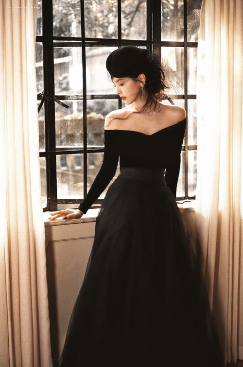 黑色纱裙怎么搭配