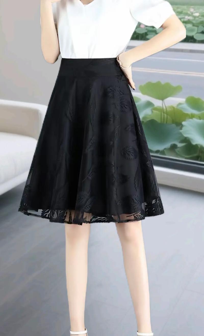 黑色纱裙怎么搭配