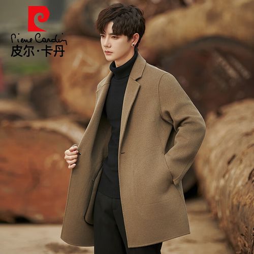 男生棕色风衣怎么搭配