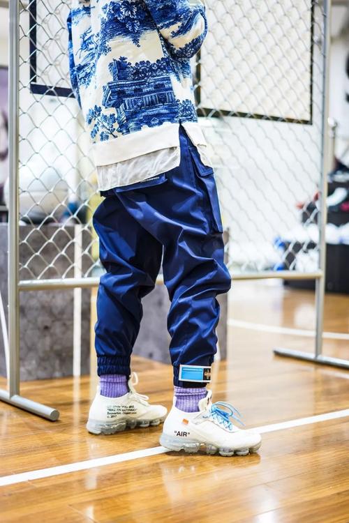 什么裤子配篮球鞋好看