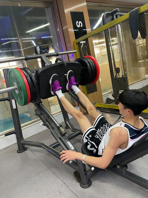 什么裤子配篮球鞋好看