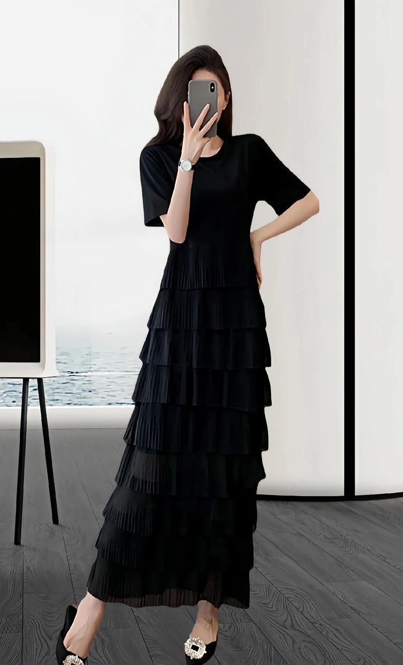 黑色蛋糕裙怎么搭配图片