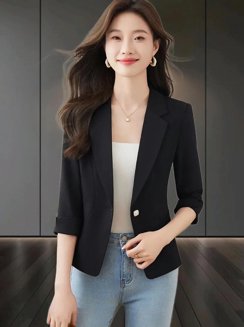 短款小西装怎么搭配