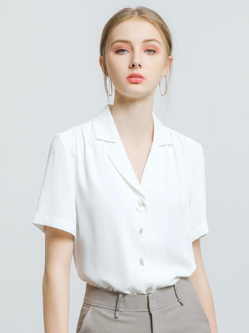 白色涤纶衬衣怎么搭配