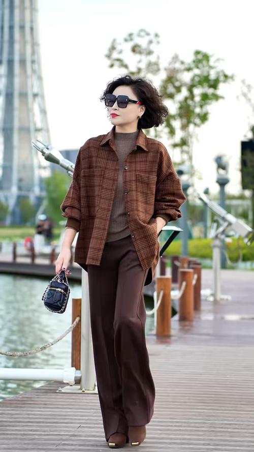 长格子衬衫怎么搭配