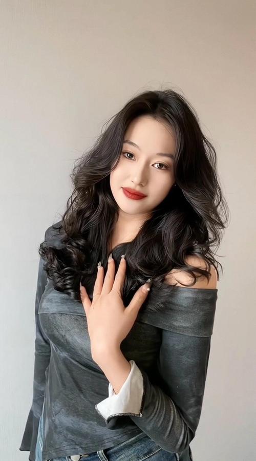 大脸烫什么发型好看