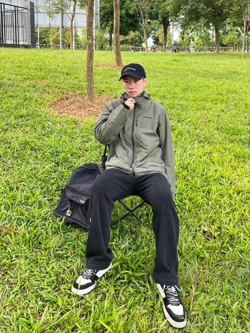 男士绿色外套怎么搭配