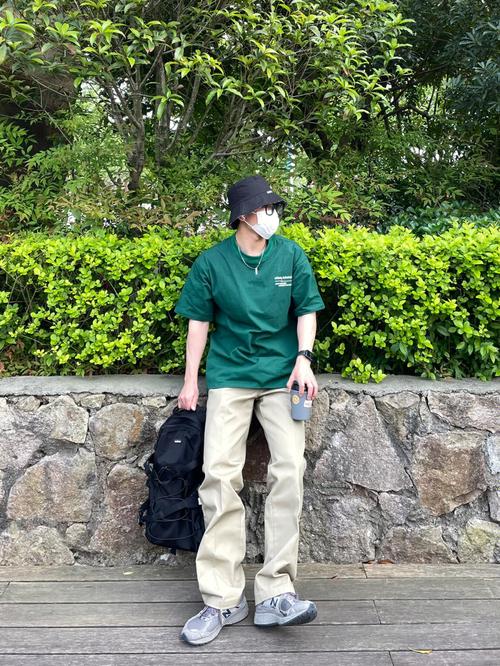 男士绿色外套怎么搭配