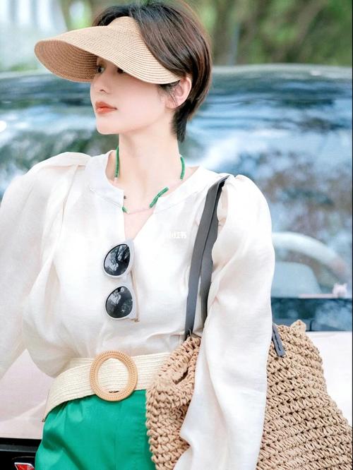 短发适合带什么帽子