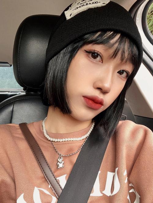 短发适合带什么帽子