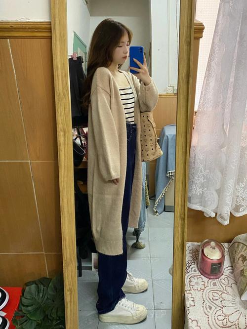 米色毛衣配什么外套