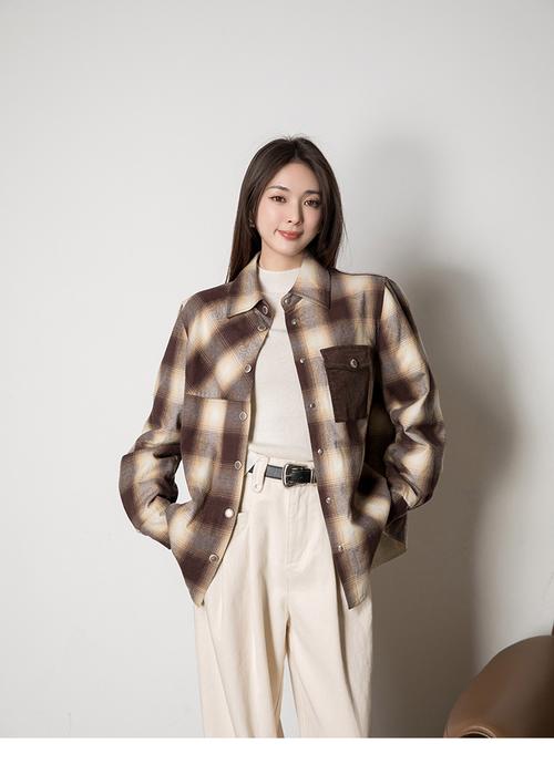 羽绒衬衫怎么搭配