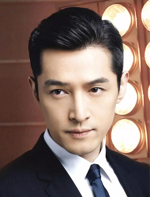 男鹅蛋脸适合什么发型