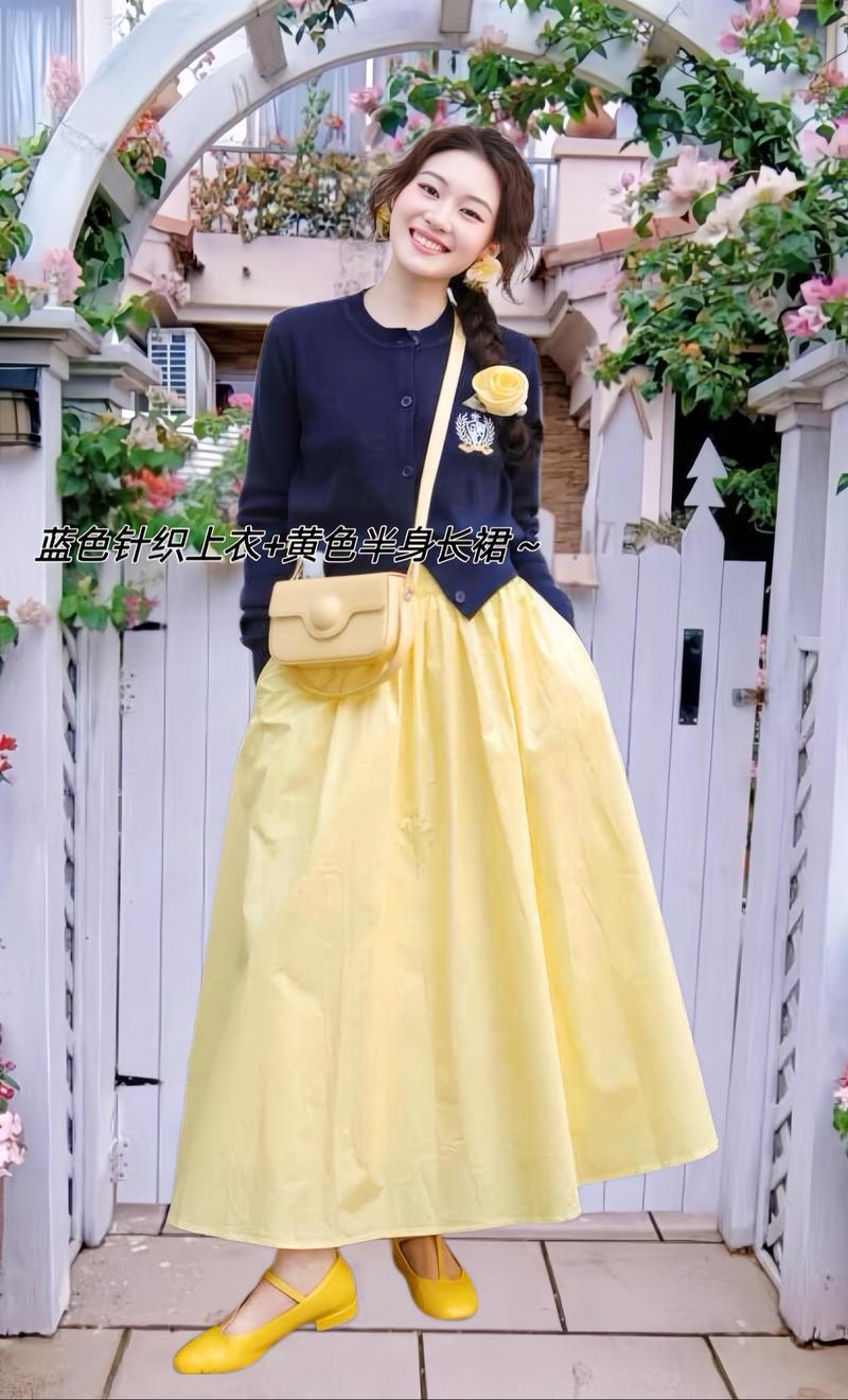 花朵半身长裙怎么搭配