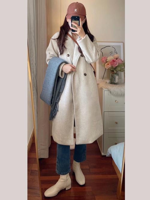 白色短靴子怎么搭配