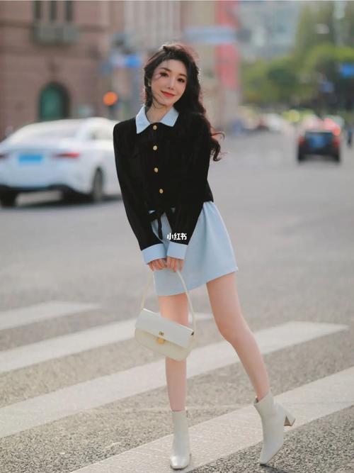 白色短靴子怎么搭配