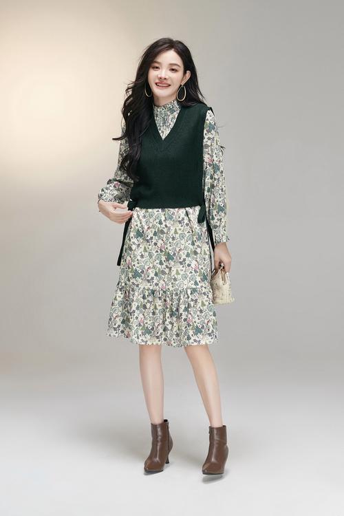 无袖秋裙怎么搭配