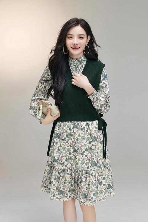 无袖秋裙怎么搭配