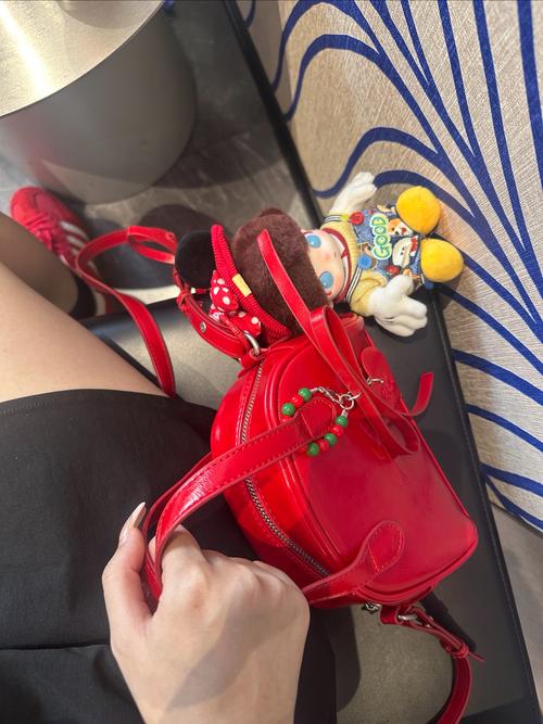 红色的包包怎么搭配