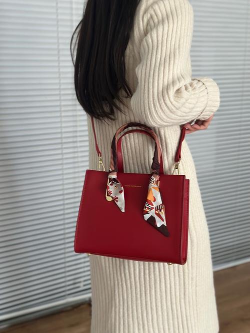 红色的包包怎么搭配