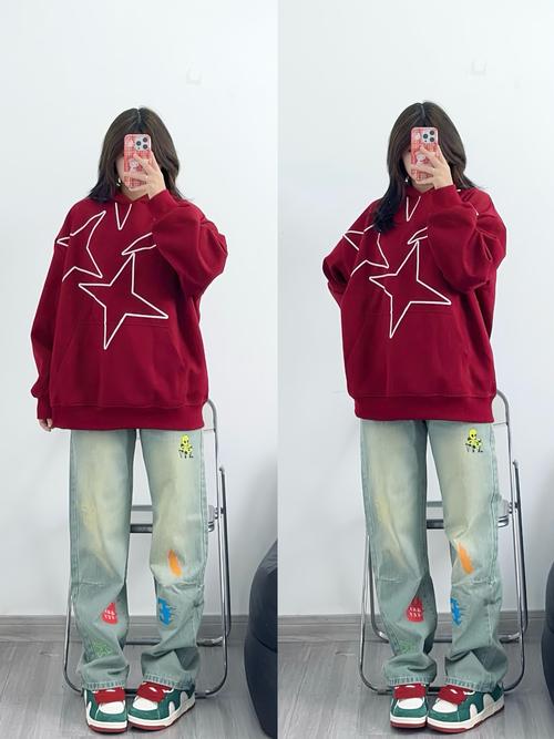 红色卫衣怎么搭配