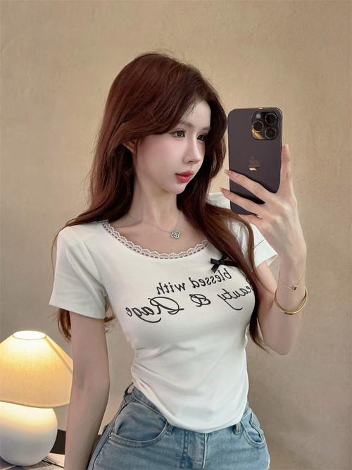 胸小怎么搭配衣服