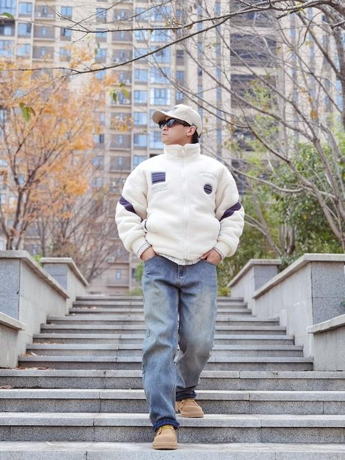 工人牛仔裤要怎么搭配