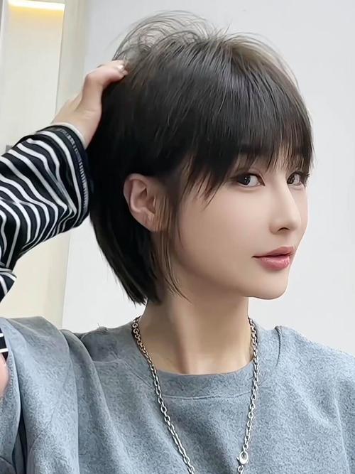 什么脸型适合剪短发