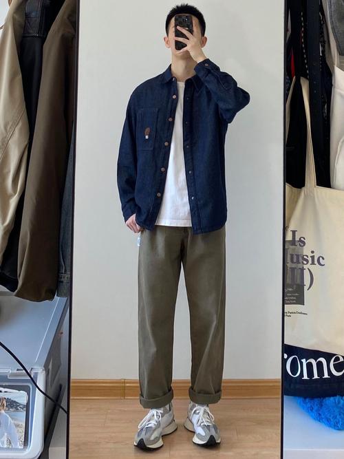 大学男生怎么搭配衣服