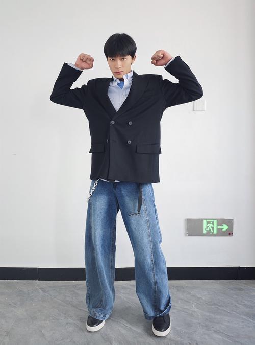 大学男生怎么搭配衣服