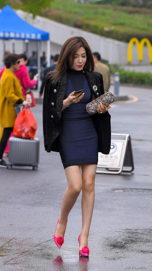 玫红色高跟鞋怎么搭配