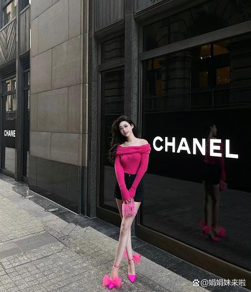 玫红色高跟鞋怎么搭配