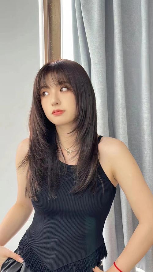 大脸长发适合什么发型