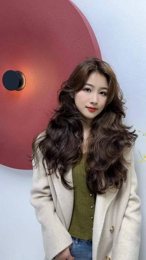 大脸长发适合什么发型