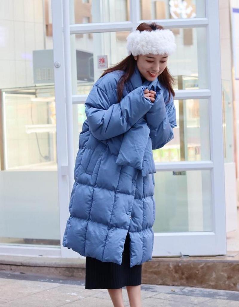 长款蓝色羽绒服怎么搭配